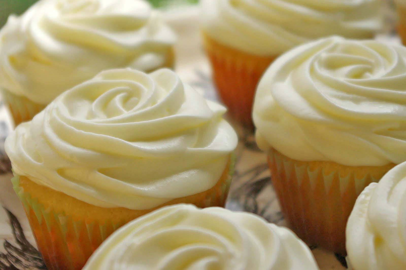 4 goodness bake! LemonBlueberry Cupcakes with Whipped 4 goodness bake! LemonBlueberry Cupcakes with Whipped