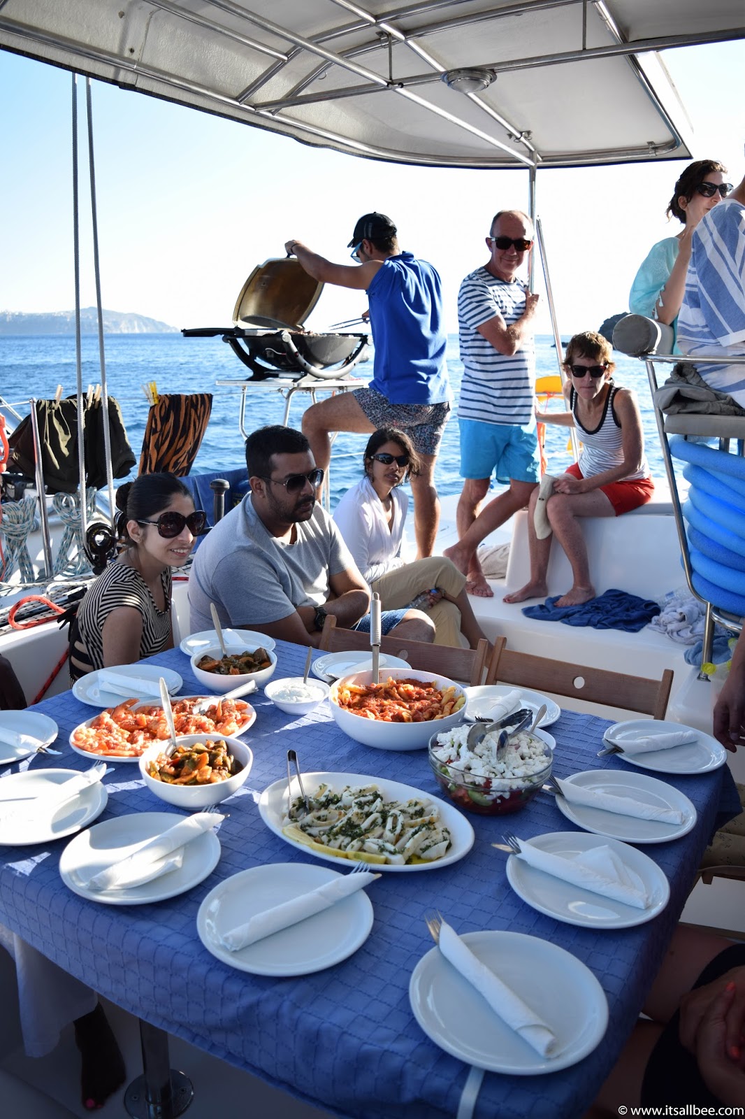 Complete Guide To The Best Santorini Boat Tours