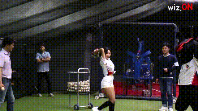 화사한테 투구폼 가르쳐주려고 경쟁붙음ㄷㄷ