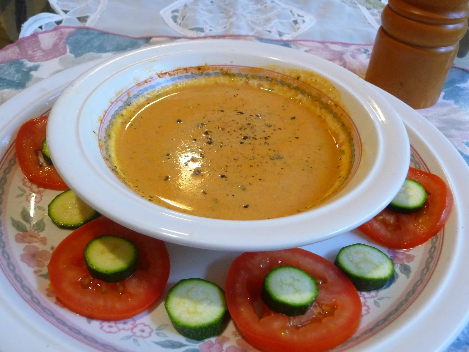 SPLENDID LOWCARBING BY JENNIFER ELOFF SLOWCOOKER ZUCCHINI TOMATO SOUP
