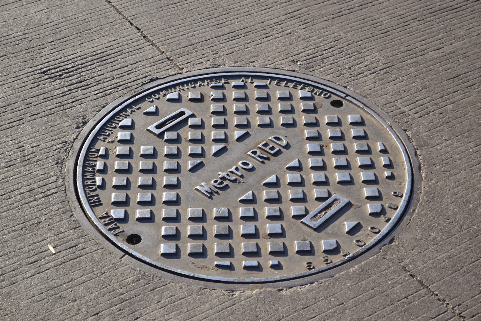 ALCANTARILLAS y tapas (manhole cover, vamos, para entendernos) México D.F.