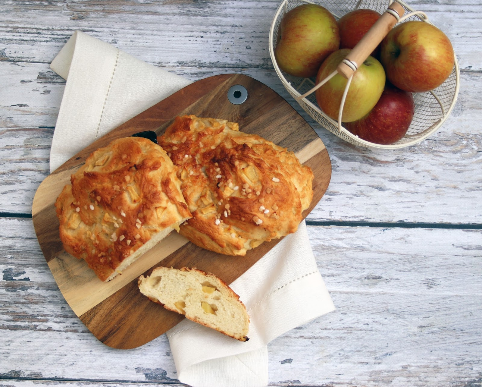 Hefeteig, Honig und Apfel - oder einfach leckeres Apfel-Honig-Brot ...