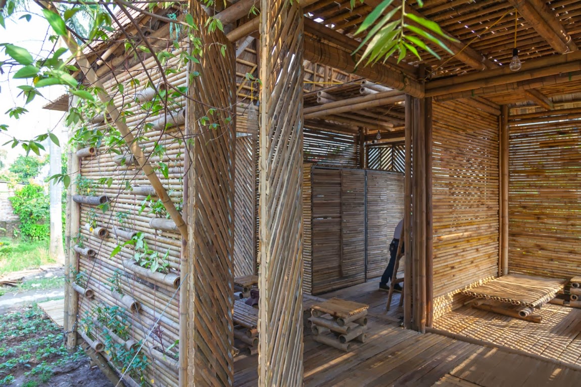  Rumah  Bambu  Majalah Rumah 