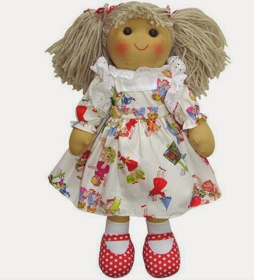 Muñeca de trapo con vestido de colores y peinada con dos colitas