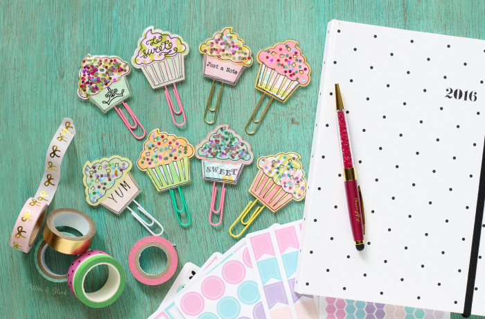 How to Make Sparkly Cupcake Planner Clips | pitterandglink.com