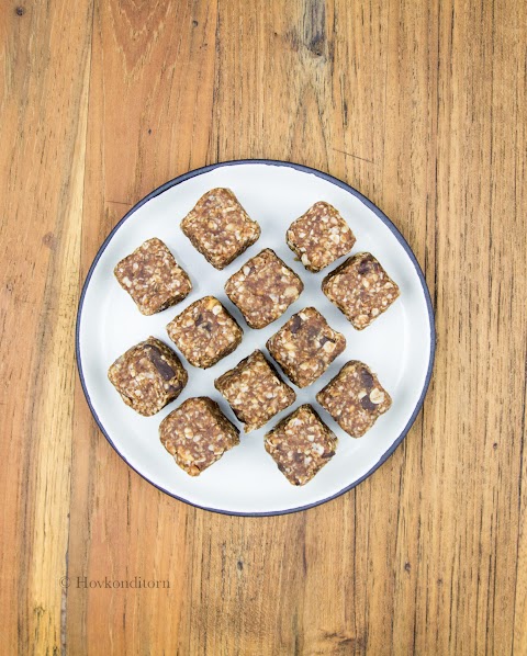 Chocolate-Oat Cubes (Balls)