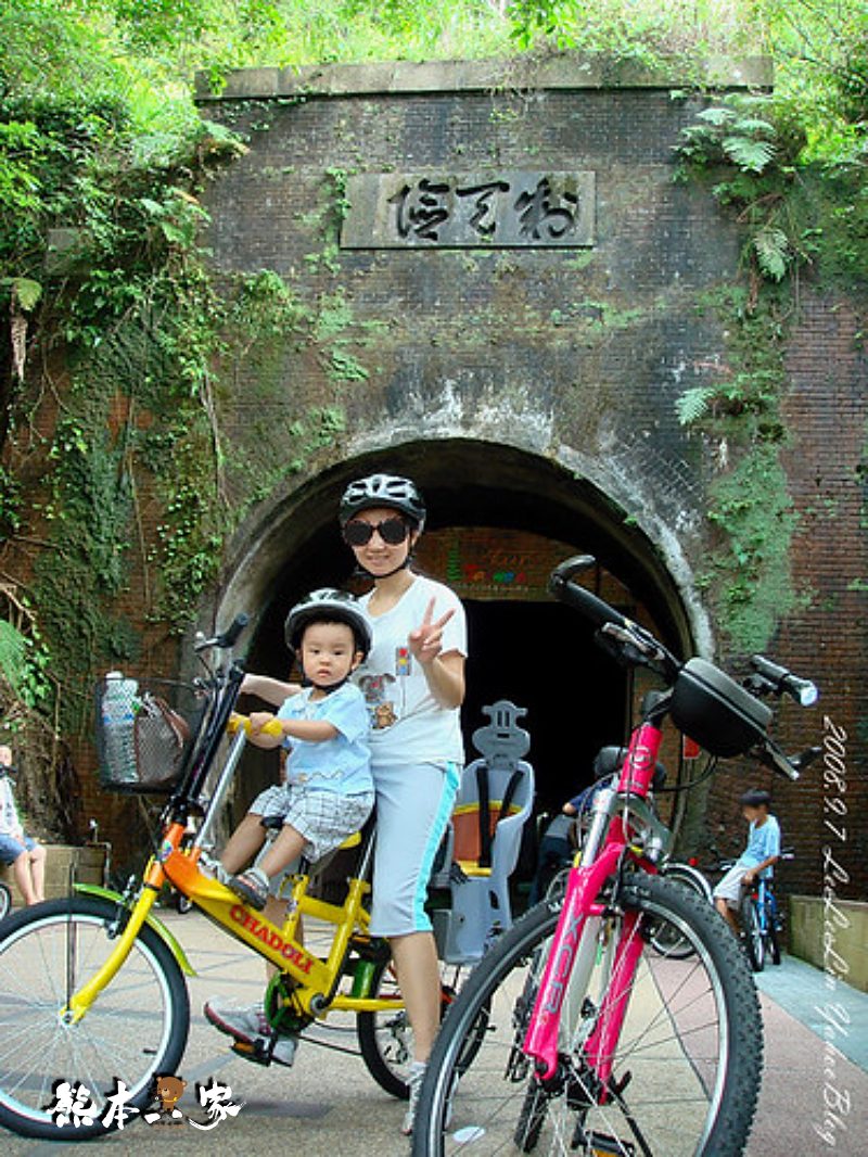 新北貢寮單車遊景點|福隆舊草嶺隧道