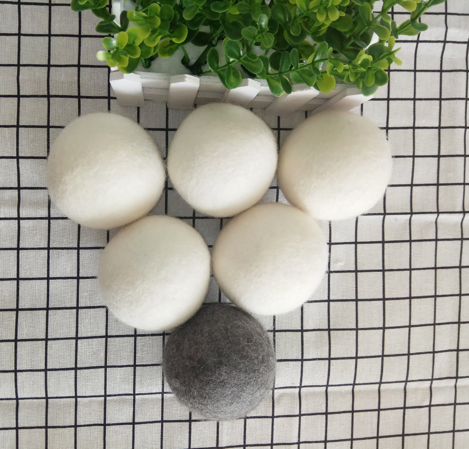 What is the working principle of Wool Dryer balls?