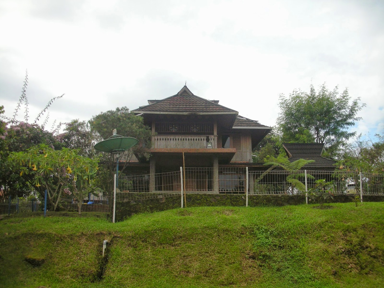 hotel untuk keluarga bandung di review lokasi VILLA CIATER WISATA air  DI panas  MURAH PENGINAPAN wisata