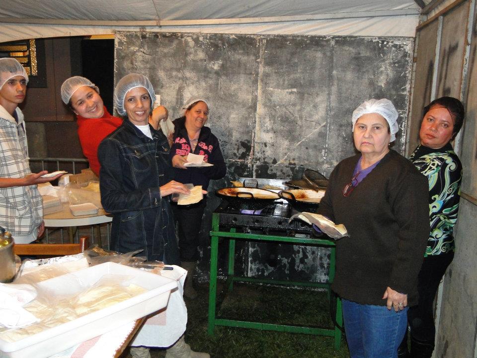 Sábado conta com Banda Arena, Banda Chapéu Brasil e muitas