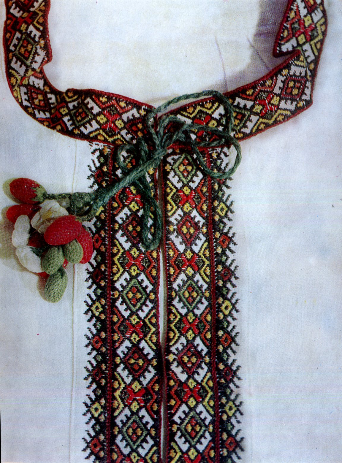 FolkCostume&Embroidery: Nyzynka embroidery of western Ukraine