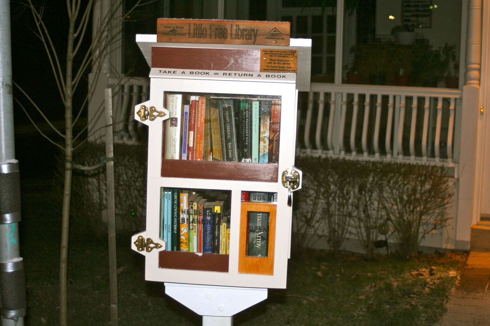 nose-in-a-book-little-free-library-toronto