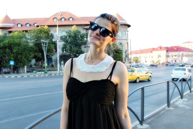 Pop Culture And Fashion Magic: Beaded collar, black dress – ohhh my