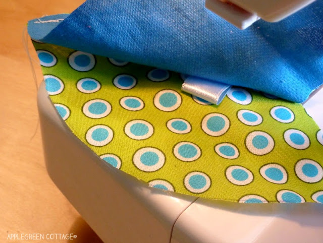 sew a soft ball - Get your free PDF sewing patttern for a soft baby toy, with a step-by-step tutorial and lots of how-to photos. It's an easy beginner sewing project for a perfect baby-welcoming gift you can make in a really short time. free pattern for home made ball for baby