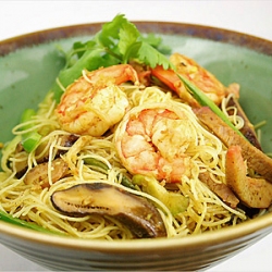 what is singapore fried rice noodle?