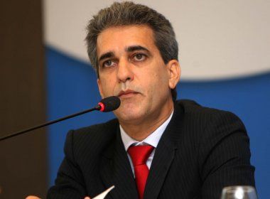 Robinson critica 'promoção pessoal' de Neto por viagens ao interior: 'deveria governar capital' Robinson critica 'promoção pessoal' de Neto por viagens ao interior: 'deveria governar capital'