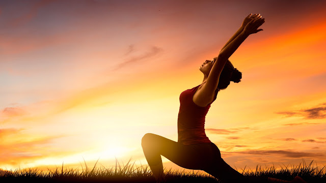 Mỗi ngày một tư thế Yoga | 1-Tư thế trái núi (Urdhva Hastasana)