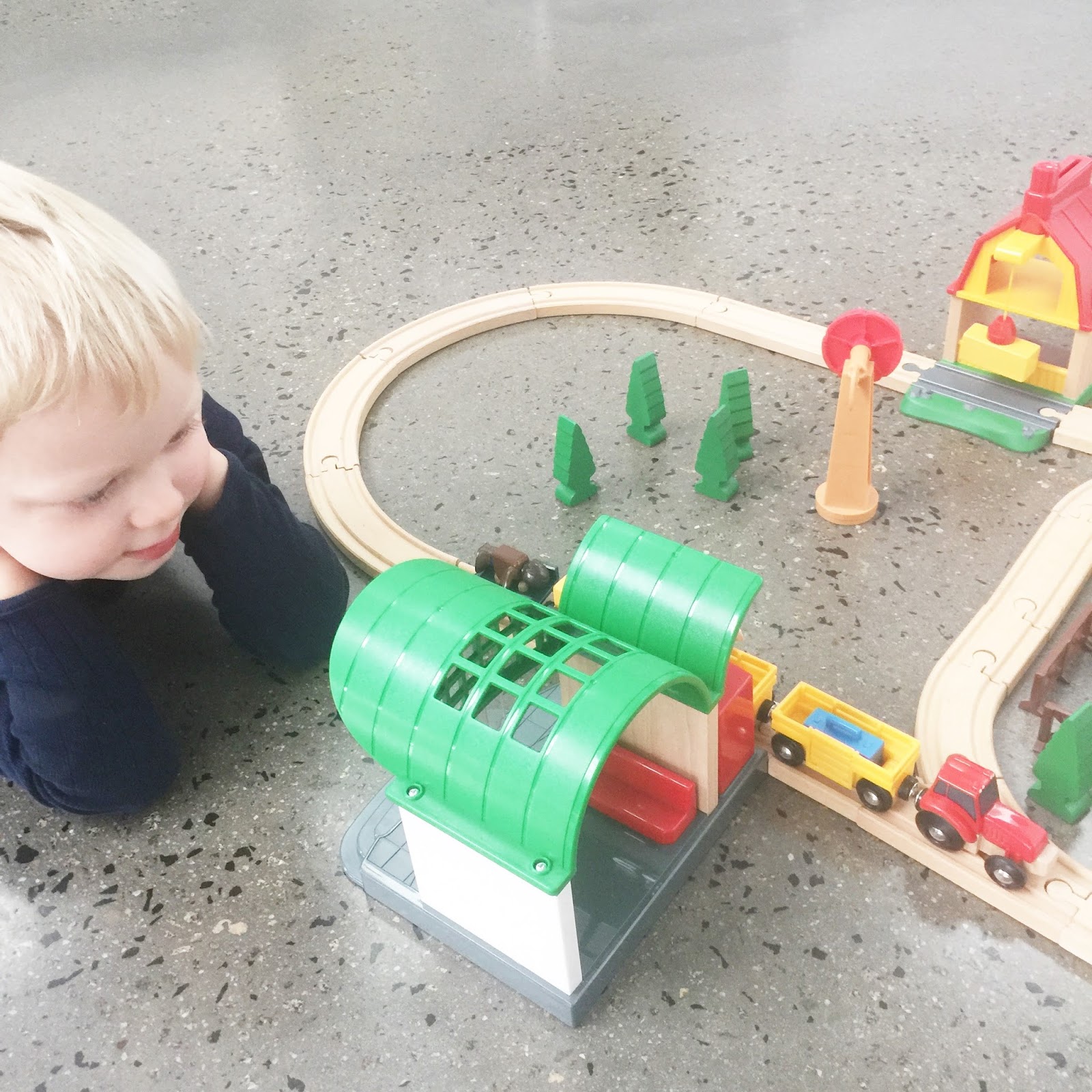 brio train station 33745