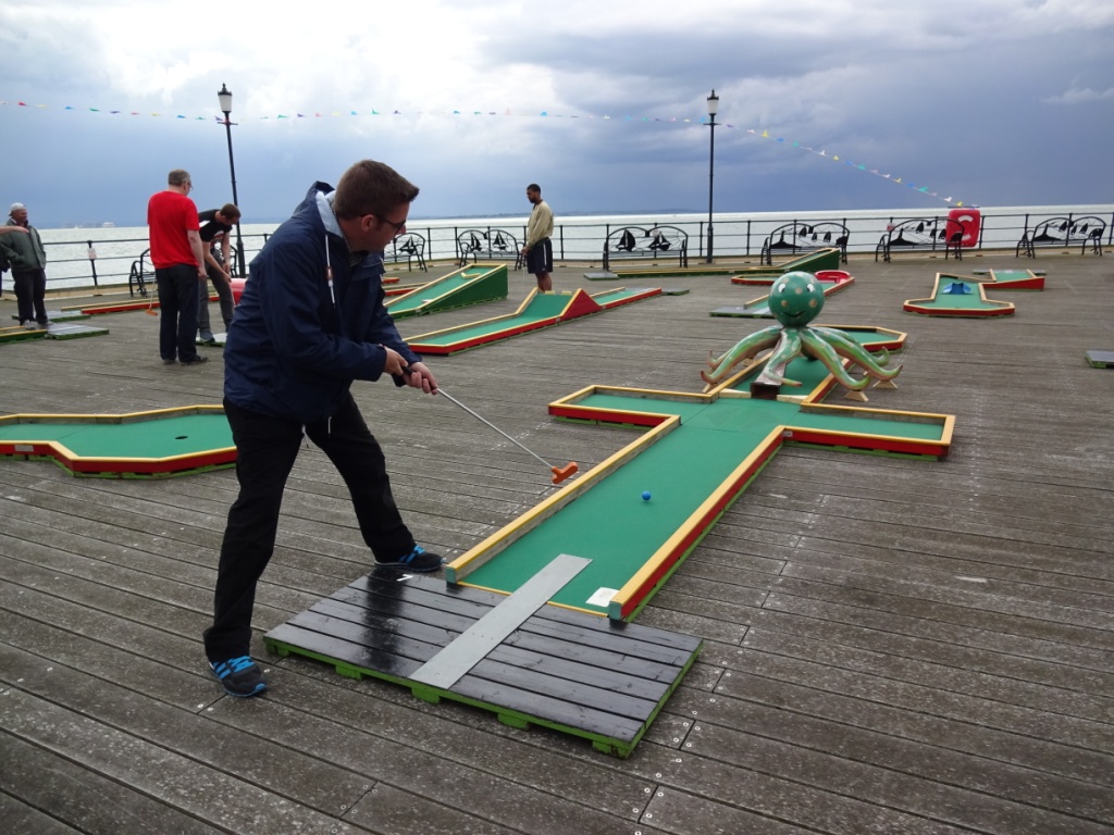 The Ham and Egger Files: Playing Crazy Golf on Southend Pier