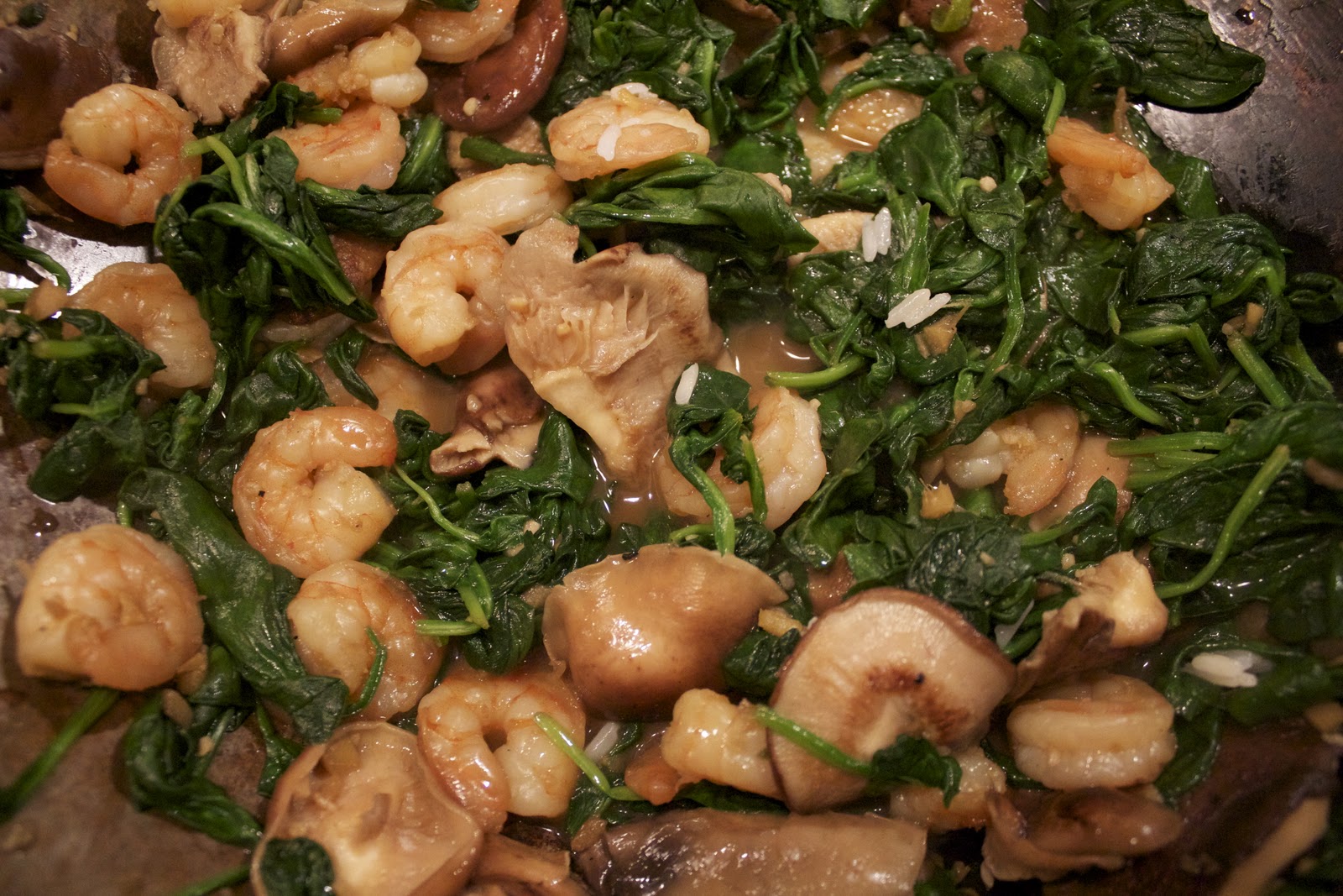 modern garden: healthy stir-fry #1 : shrimp, spinach, and mushroom