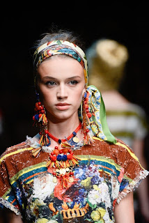 LATEST FASHION & STYLES AROUND THE WORLD: The Headscarf Fashion Trends.