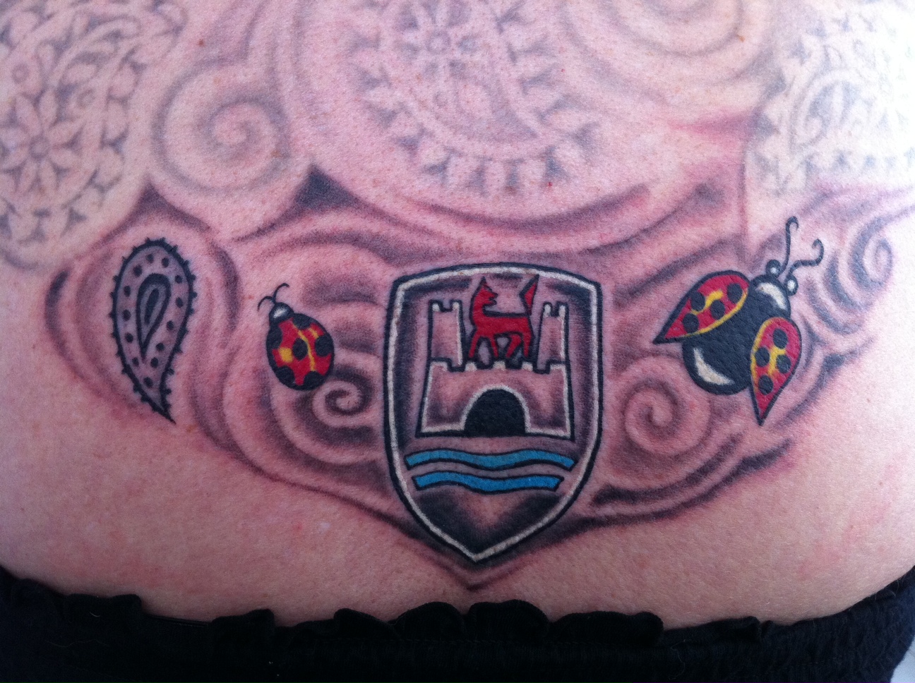 Volkswagen maggiomodelli: tattoo sexy gyrl volkswagen ...