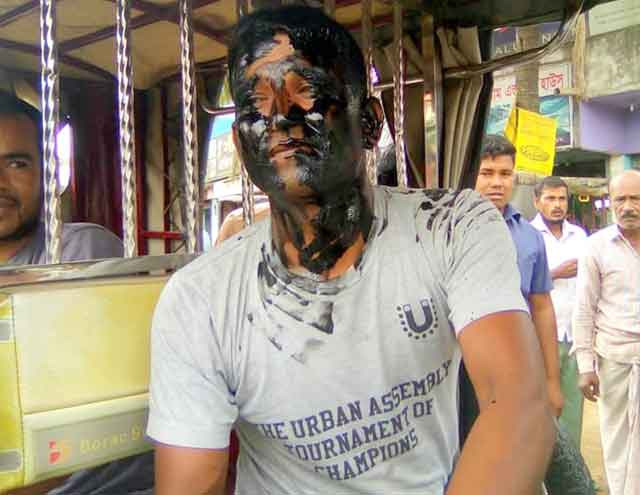 ঠাকুরগাঁওয়ে কর্ম বিরতির নামে শ্রমিকদের তান্ডব: জনজীবন বিপর্যস্ত ঠাকুরগাঁওয়ে কর্ম বিরতির নামে শ্রমিকদের তান্ডব: জনজীবন বিপর্যস্ত