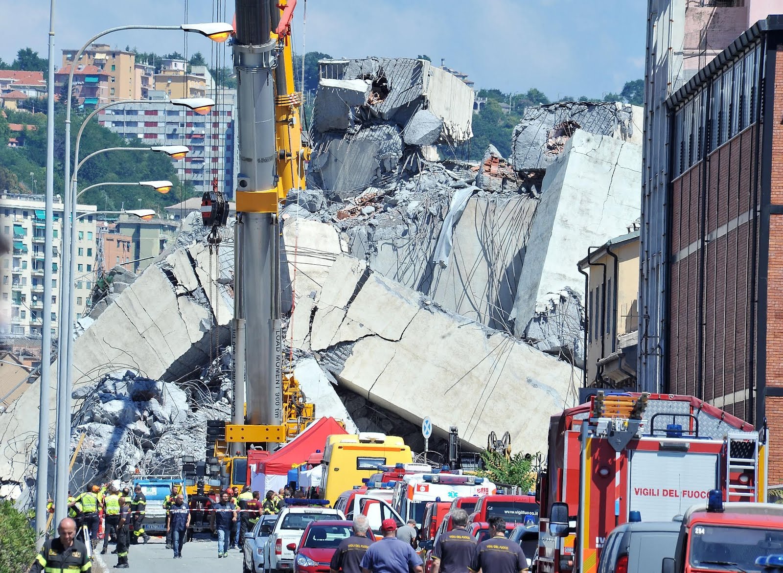 TRAGEDIA EN ITALIA INDEMNIZARÁN A LAS VICTIMAS DE LA CAÍDA DEL PUENTE