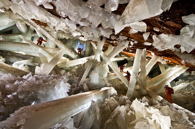 4. Naica Mine, Mexico - 8 Mind Blowing Caves That Will Take Your Breath Away