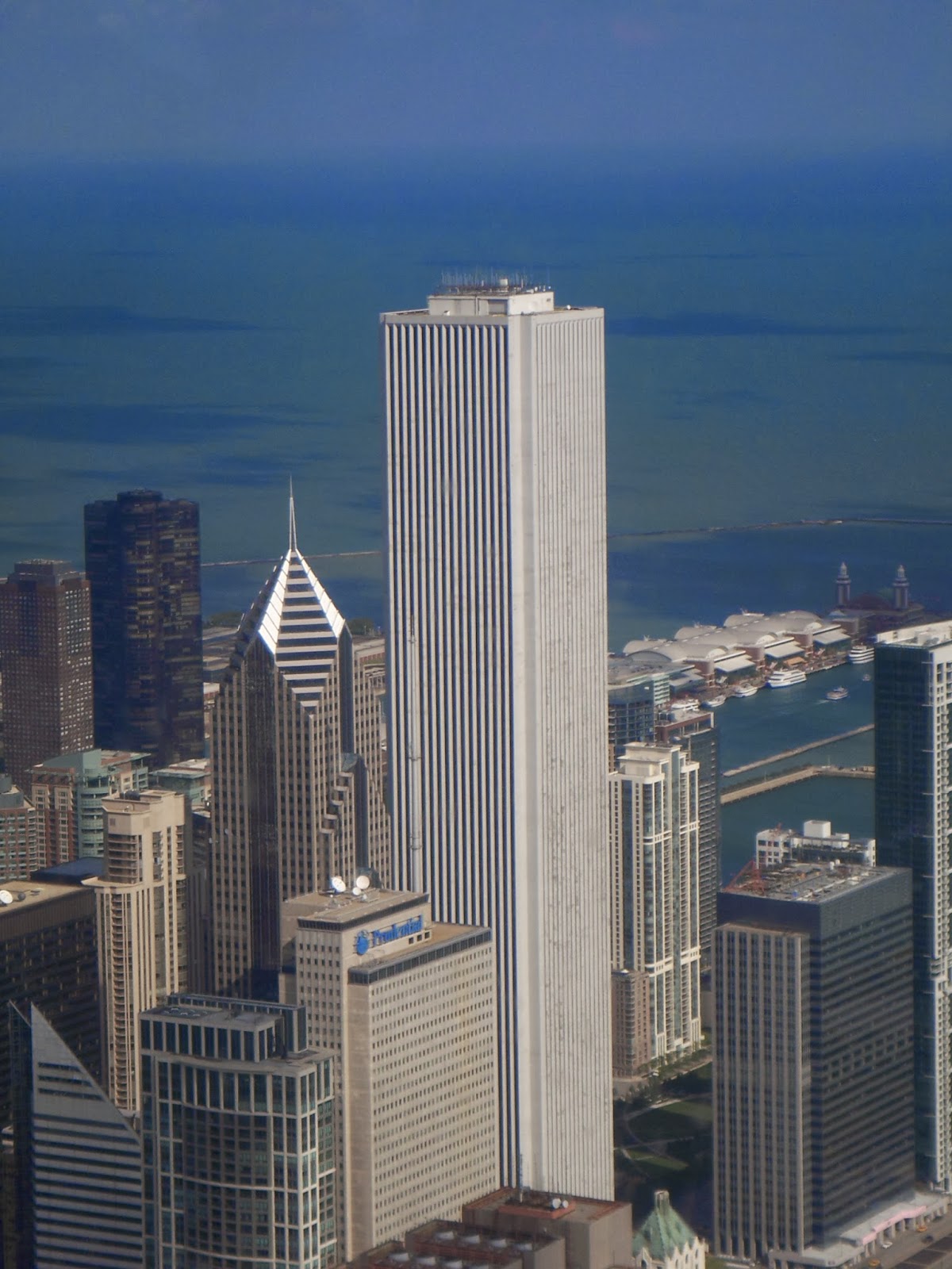 Für Was Ist Chicago Bekannt Wolkenkratzer : Chicago - Aon Center