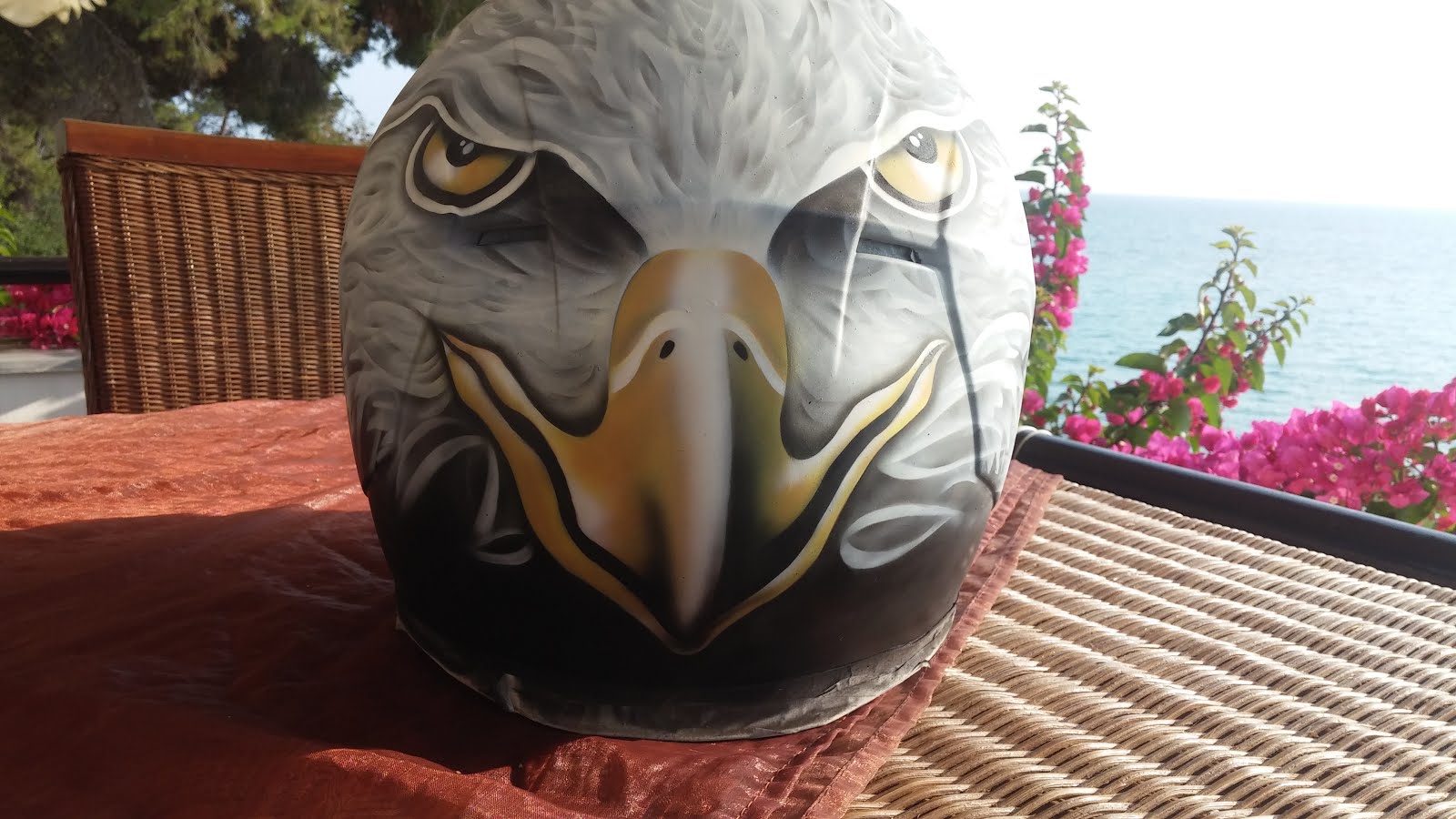 Airbrush helmet eagle