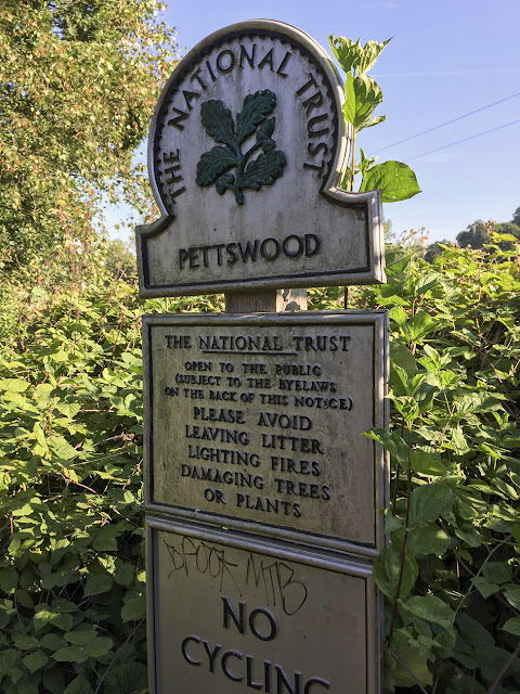 Petts Wood sign. Walk around the Hawkwood Estate 14, 30 August 2016. Petts Wood sign. Walk around the Hawkwood Estate 14, 30 August 2016.