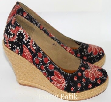 Koleksi model sepatu sandal  wedges batik cantik terbaru  