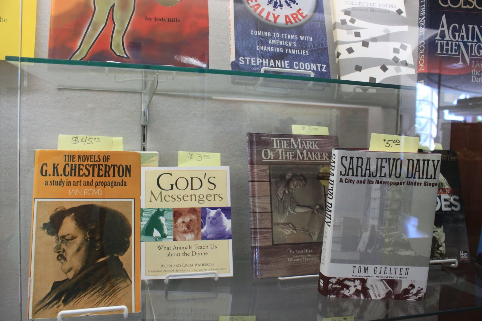 Friends of the Rochester Public Library Autographed books, Display