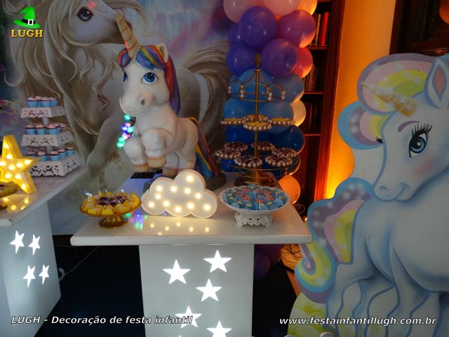 Decoração Unicórnio para a mesa do bolo de aniversário Decoração Unicórnio para a mesa do bolo de aniversário