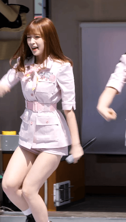 핑크빛 오마이걸 아린
