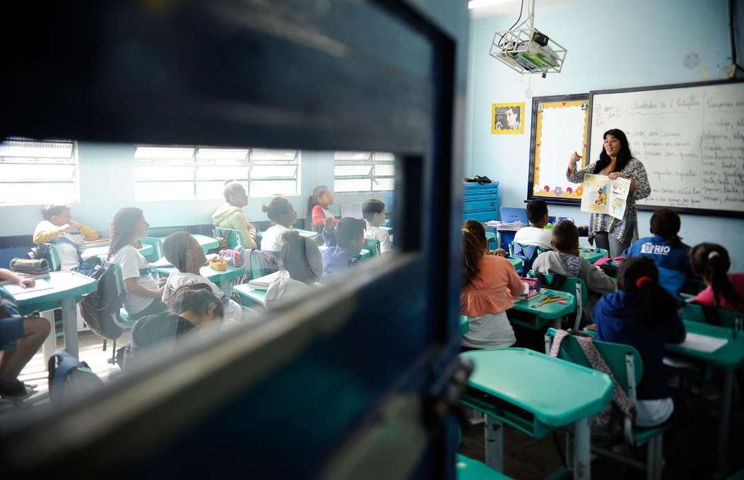 No Brasil, alunos deixam ensino fundamental com desempenho pior do que entraram
