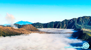 view gunung bromo dari puncak B29/P30 open trip bromo