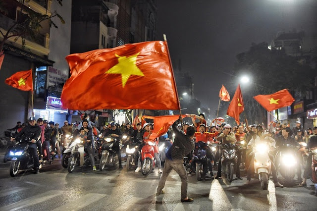 Hàng nghìn người khắp cả nước xuống đường mừng chiến thắng U23 Việt Nam Hàng nghìn người khắp cả nước xuống đường mừng chiến thắng U23 Việt Nam