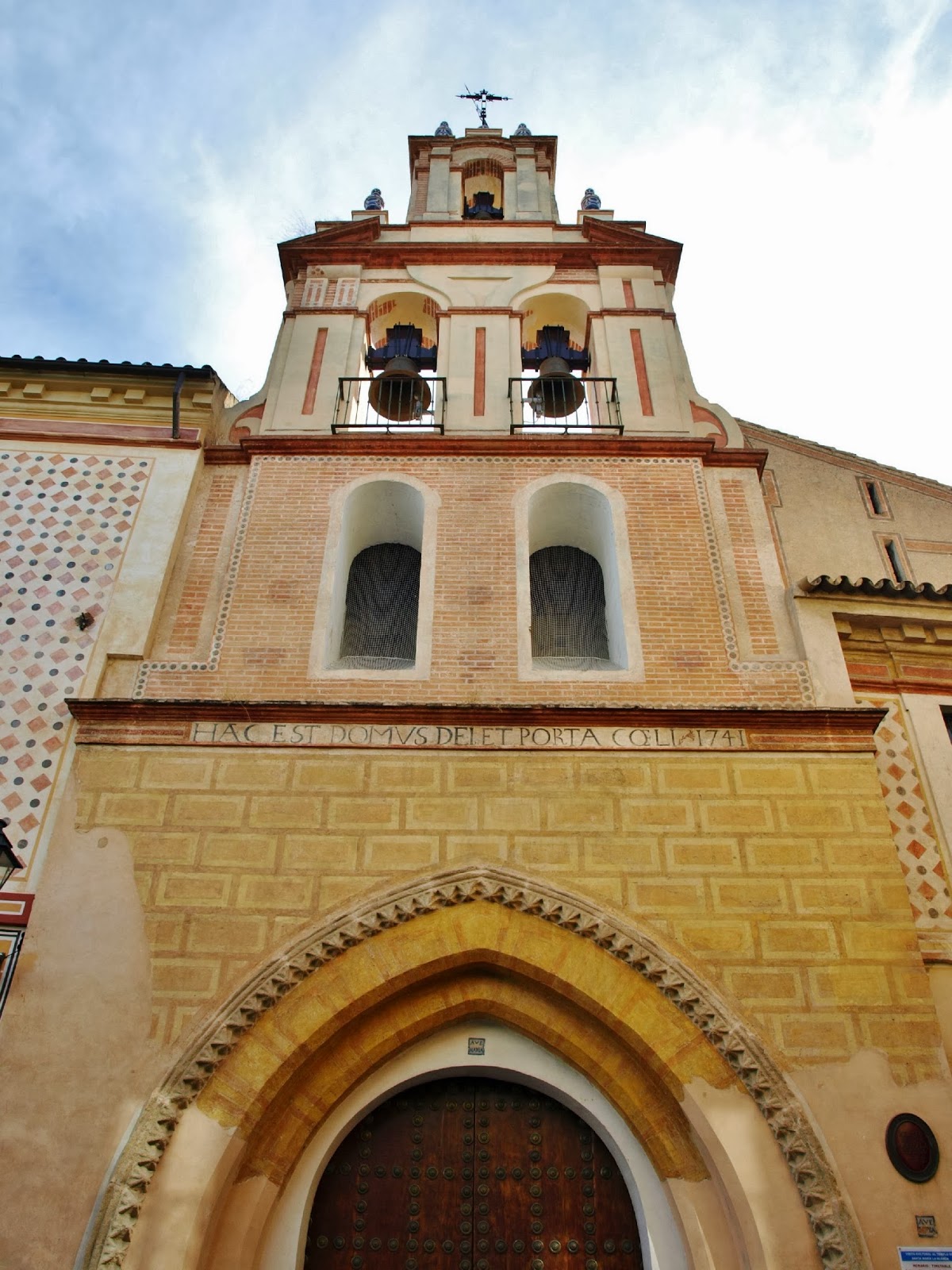 Sevilla Daily Photo Iglesia de Santa María la Blanca (2) la fachada principal.
