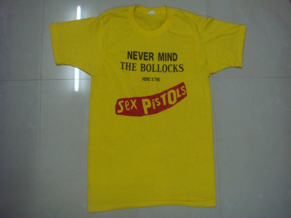 Kobe Bundle: Vtg 1977 Sex Pistols 50/50 t-shirt: Never Mind the