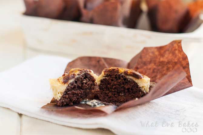 Muffins de brownie y tarta de queso