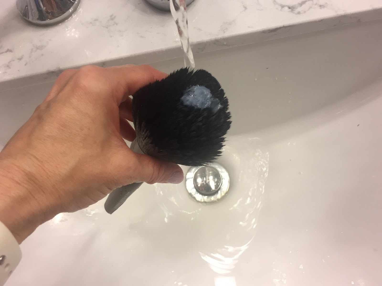 Pammy Blogs Beauty Everyday Beauty Hacks Makeup Brush Cleaning with