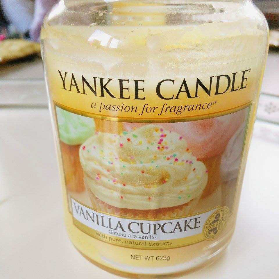 Yankee Candle "Vanilla Cupcake" Large Jar! amyjaneoldfield