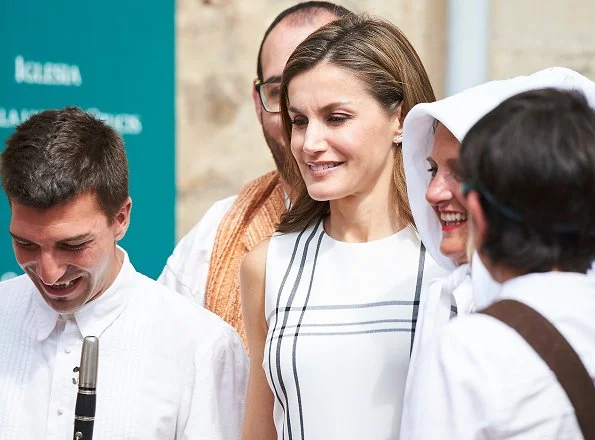 Queen Letizia wore Massimo Dutti Trousers and Uterque gold Pumps. Roberto Verino blouse, Hugo Boss