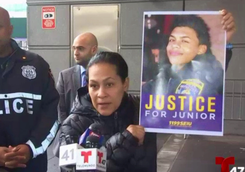Madre de Junior: "No tendré nunca más una Navidad" “Es mi primera Navidad sin mi hijo y no tendré nunca más una Navidad. Yo no voy a tener Navidad jamás en mi vida”, dijo la madre de Junior, Leandra Feliz.