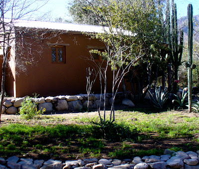 casitas alt build above another