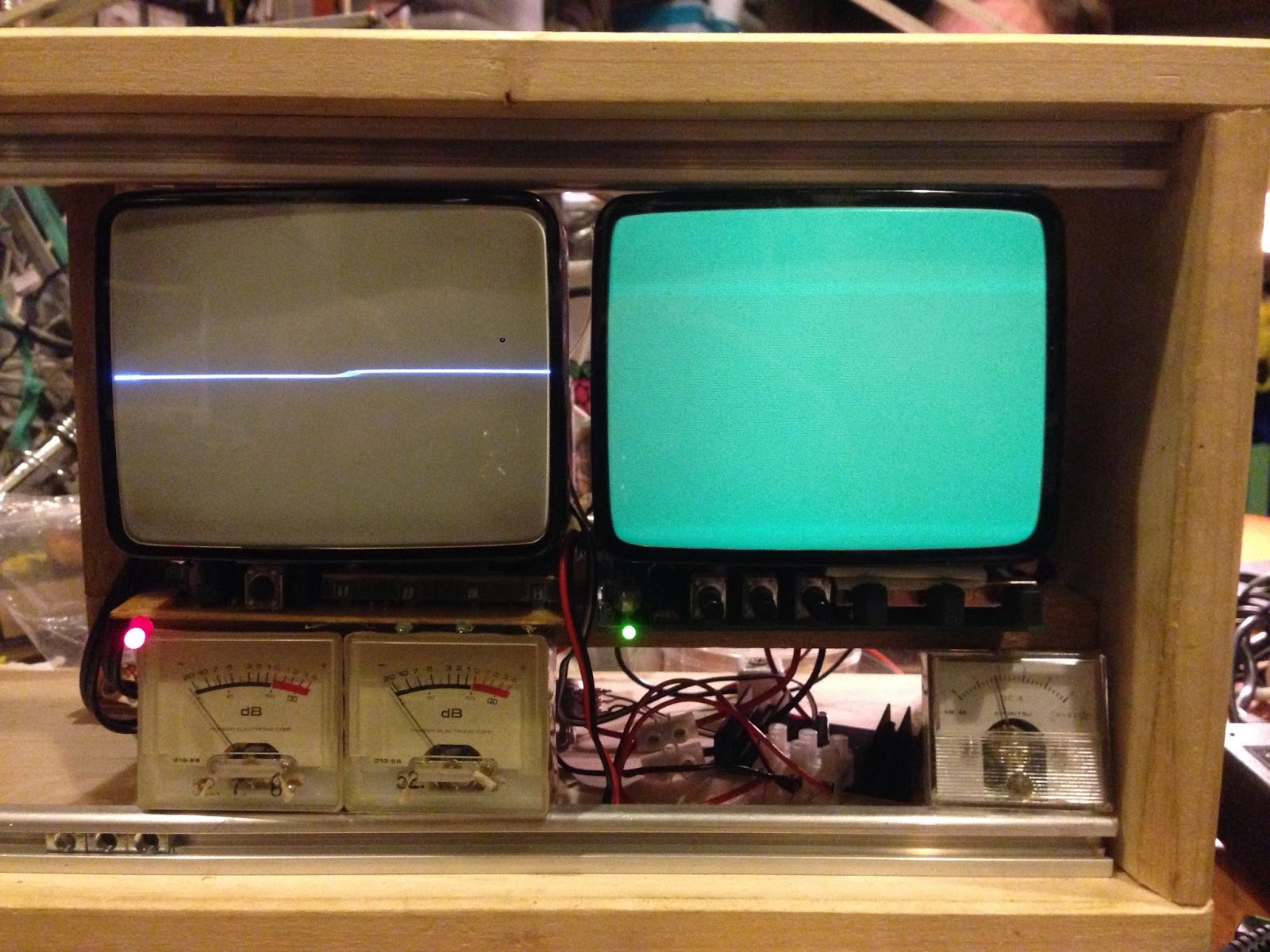 Dögenigt's Lab DIY Modular 1 Wooden case and CRTmonitors.