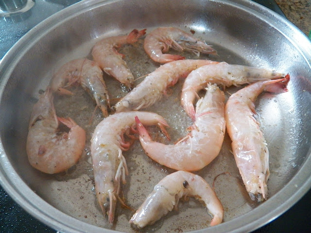 Shrimp in pan