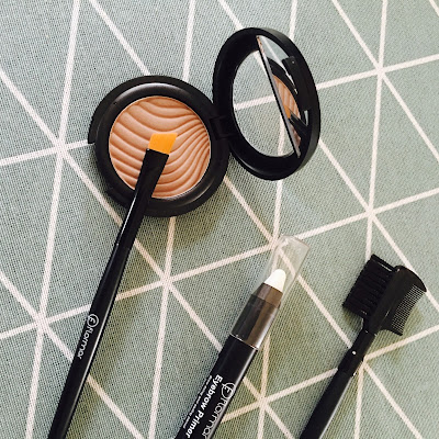 Le détail maquillage qui change tout: nos Sourcils! beauté, astuces, sourcils, maquillage, yeux, cils, pinceau, peigne, brosse, fard, folle blogueuse